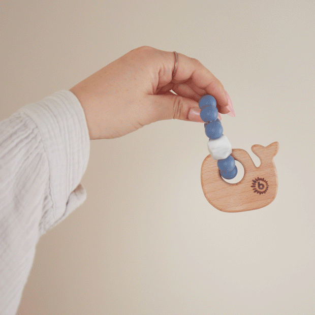 Teething ring whale with silicone chain